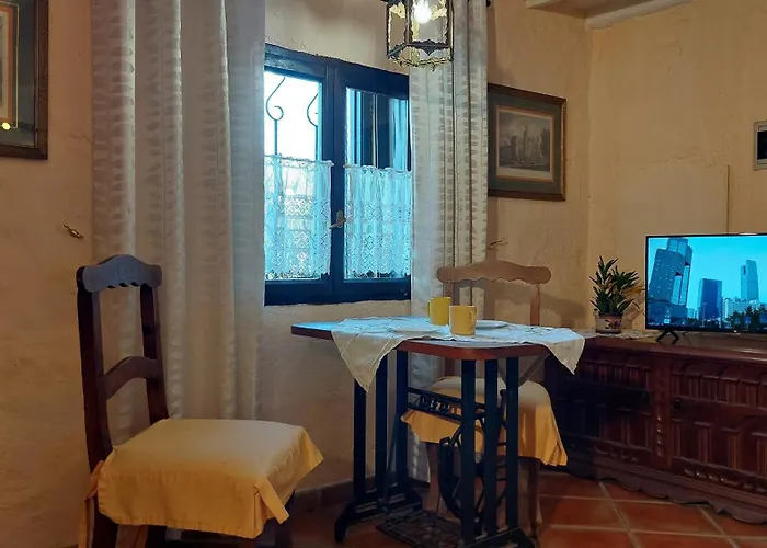 Daire Monasterio De San Antonio - Rustikales Mit Kleiner Innenhofterrasse